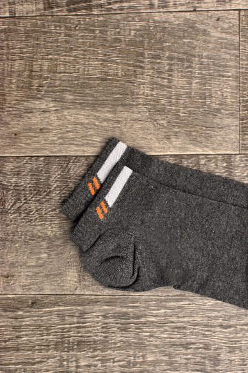  - Γκρι Μελανζ