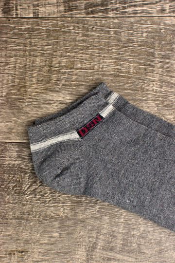  - Γκρι Μελανζ