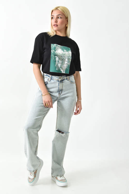 Γυναικείο T-shirt με μεταλιζέ στάμπα σε μαύρο