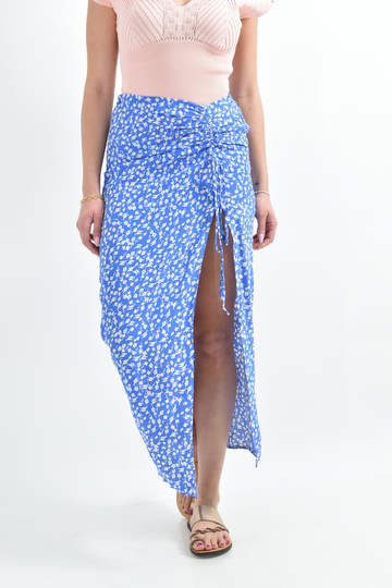 Γυναικεία midi φούστα φλοράλ με κορδόνι σούρα και άνοιγμα μπροστά σε μπλε