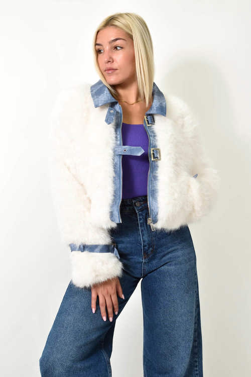 Λευκό τζάκετ με λεπτομέρειες από τζιν